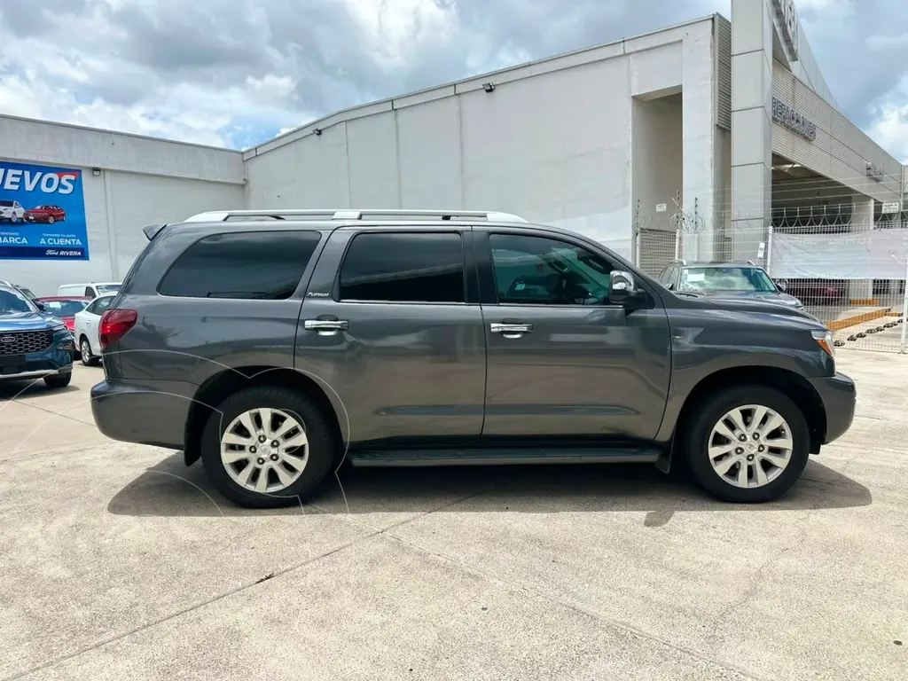 foto Toyota Sequoia Platinum usado (2021) color Gris precio $680,000