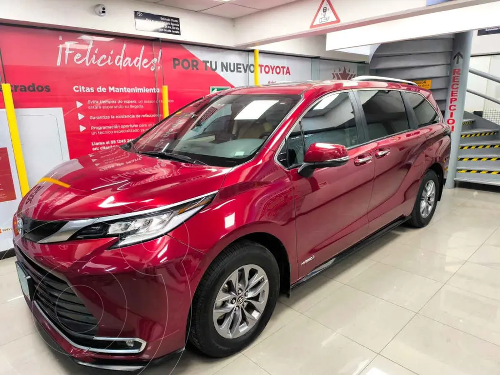 foto Toyota Sienna HEV Limited usado (2021) color Rojo precio $799,100