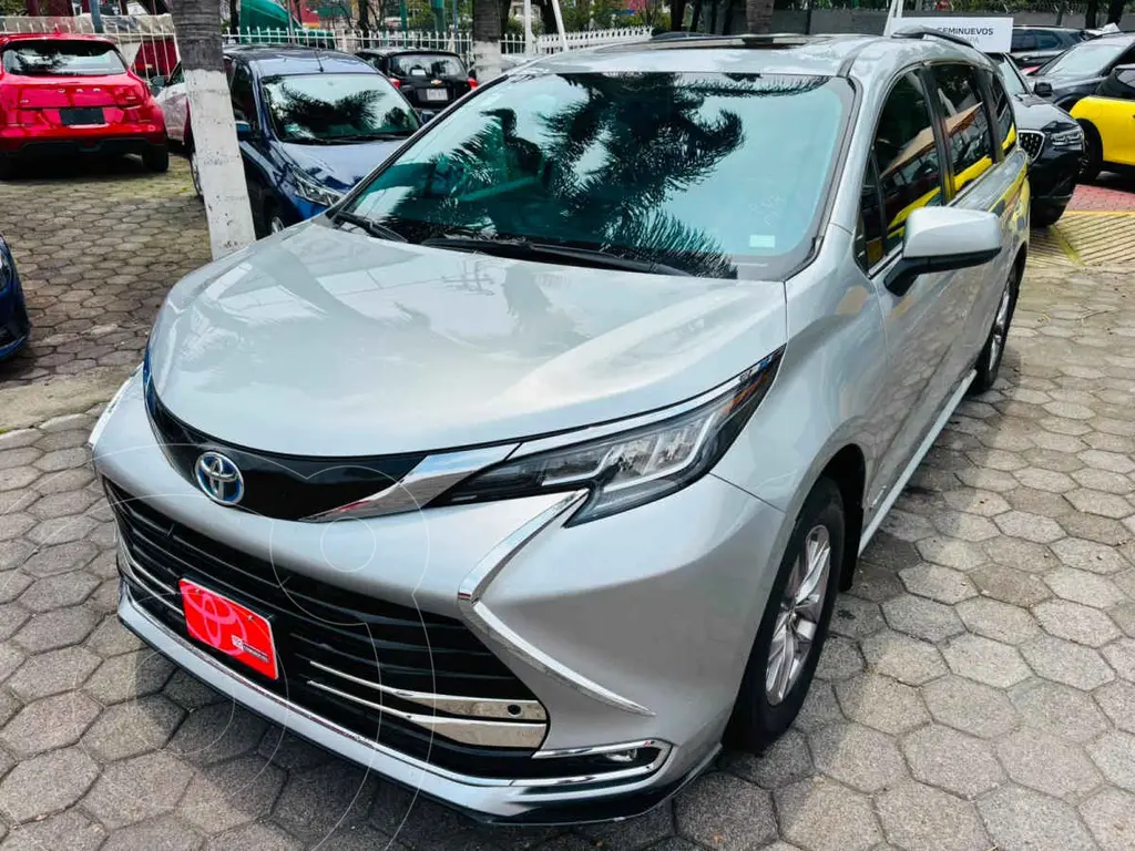 Toyota Sienna HEV XLE Piel 2021