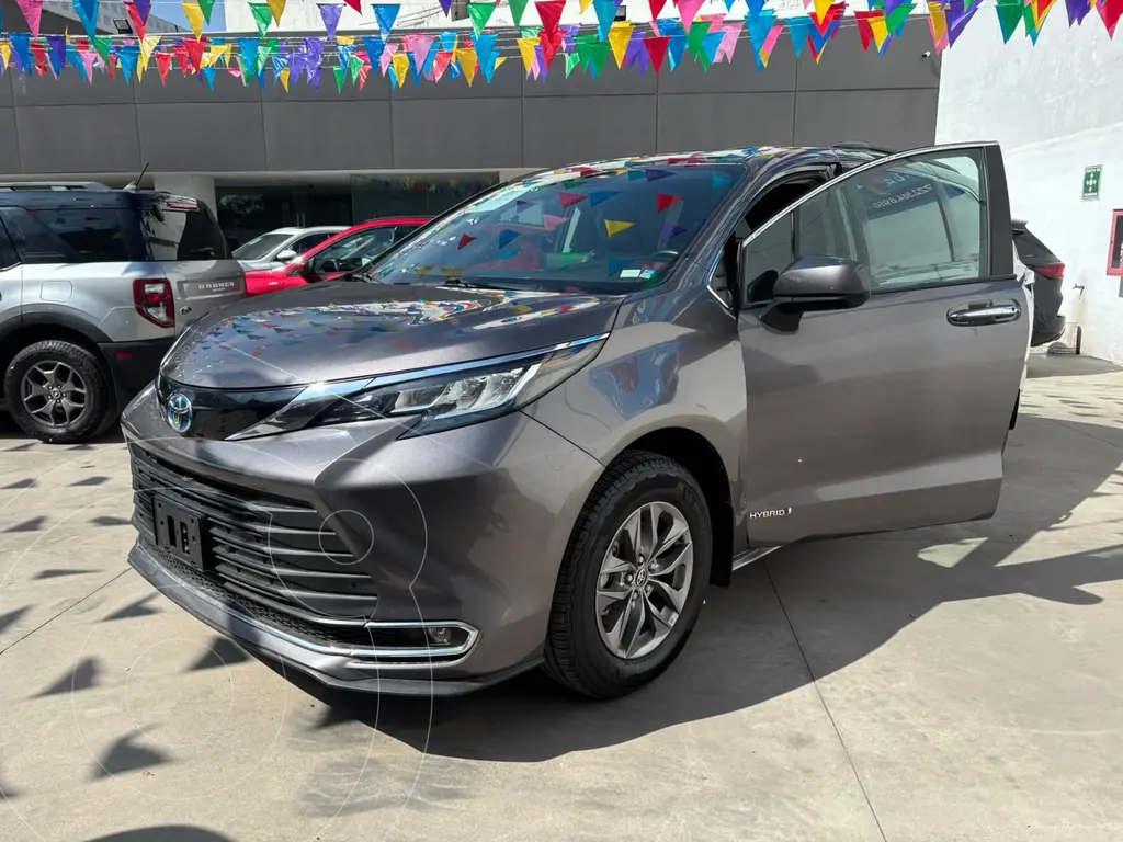 Toyota Sienna HEV XLE Piel 2021