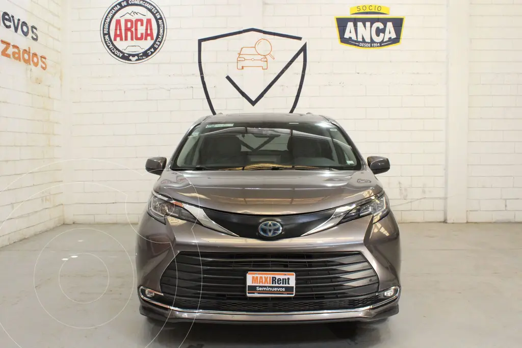 Toyota Sienna HEV XLE Piel 2023