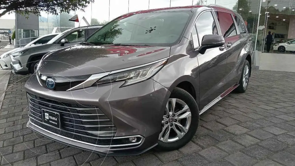 foto Toyota Sienna HEV Limited usado (2022) color Gris precio $889,000