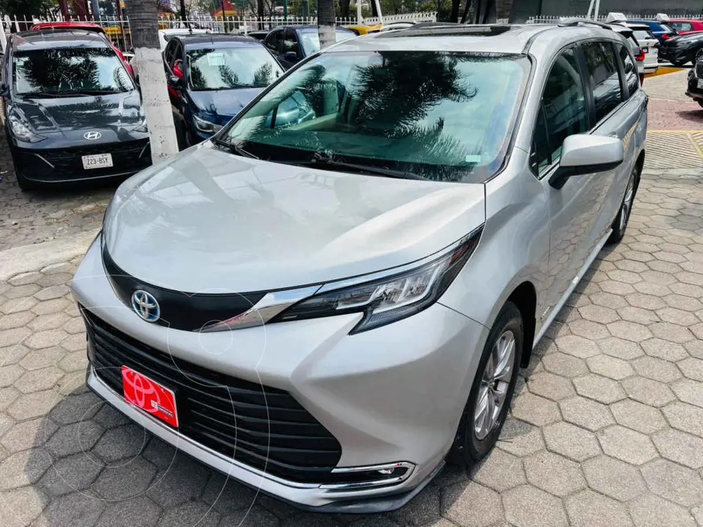 Toyota sienna-hev xle piel (2021)