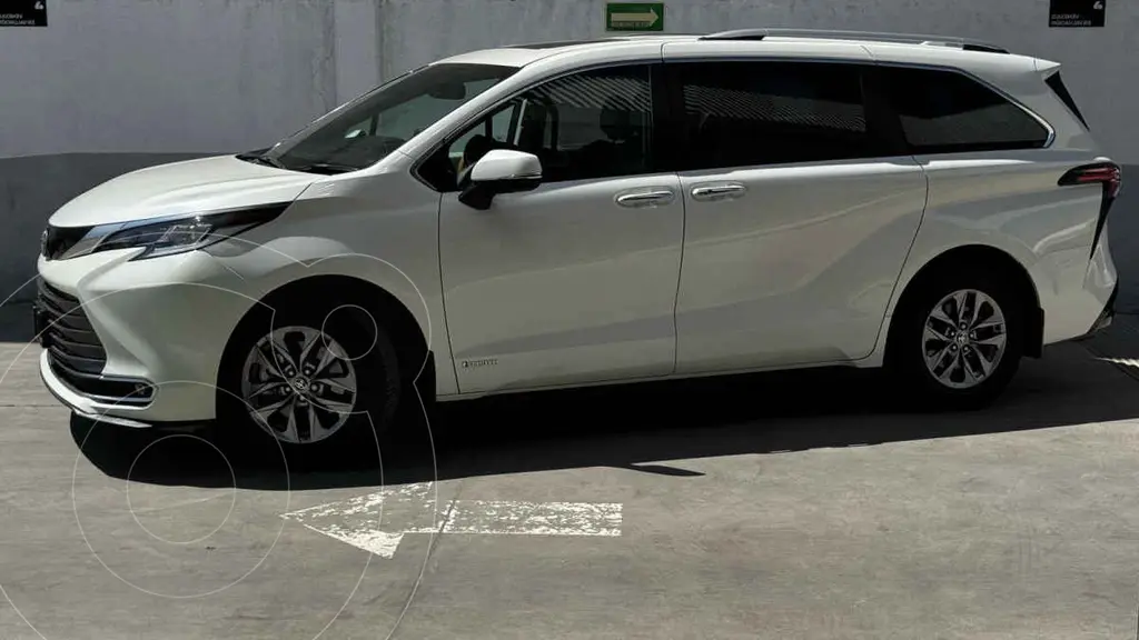 foto Toyota Sienna HEV Limited usado (2021) color Blanco precio $794,000