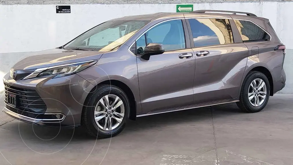 foto Toyota Sienna HEV XLE Piel usado (2022) color Gris precio $769,000