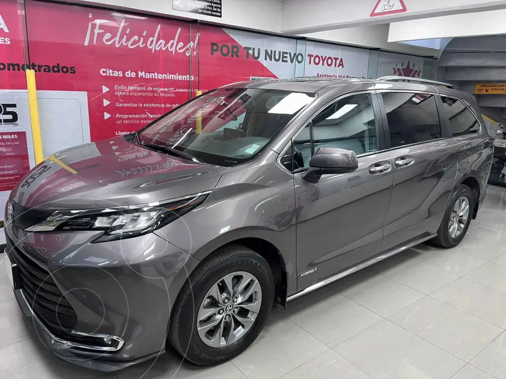 foto Toyota Sienna HEV XLE Piel usado (2021) color Gris precio $750,100