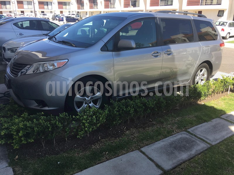 foto Toyota Sienna LE 3.3L usado