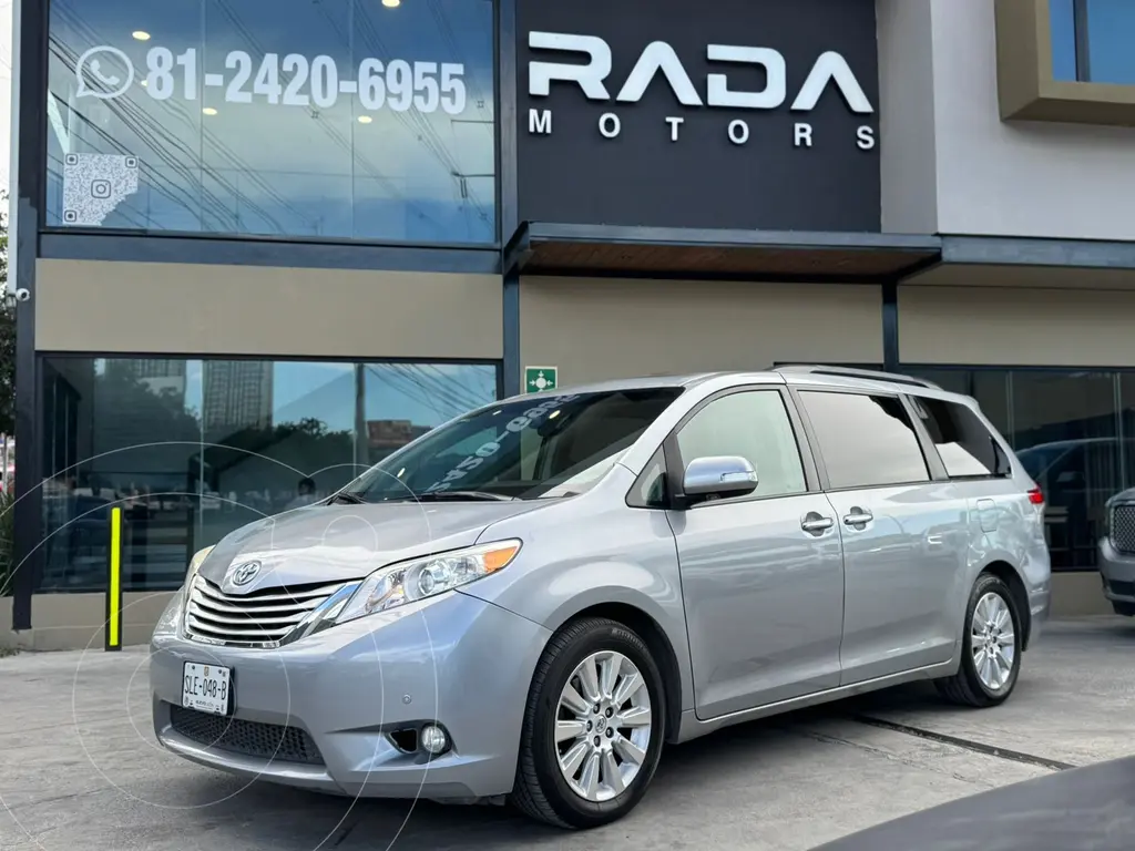 foto Toyota Sienna Limited 3.5L usado (2014) color Gris precio $269,800