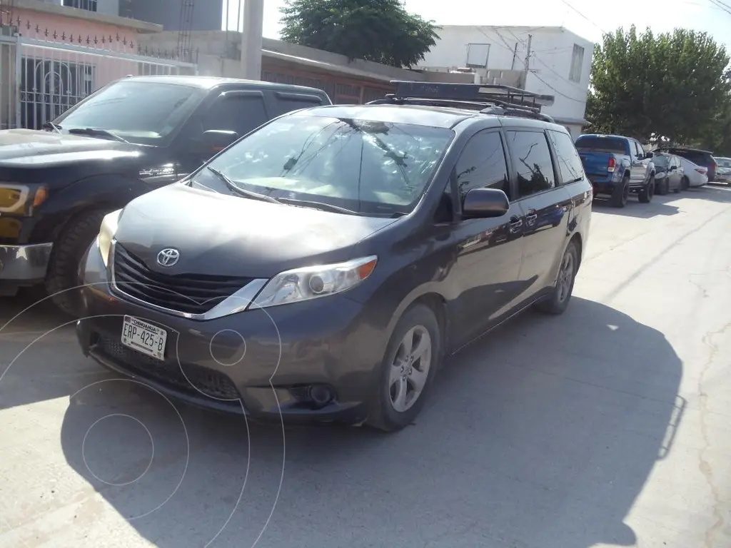 Toyota Sienna LE 3.5L 2013