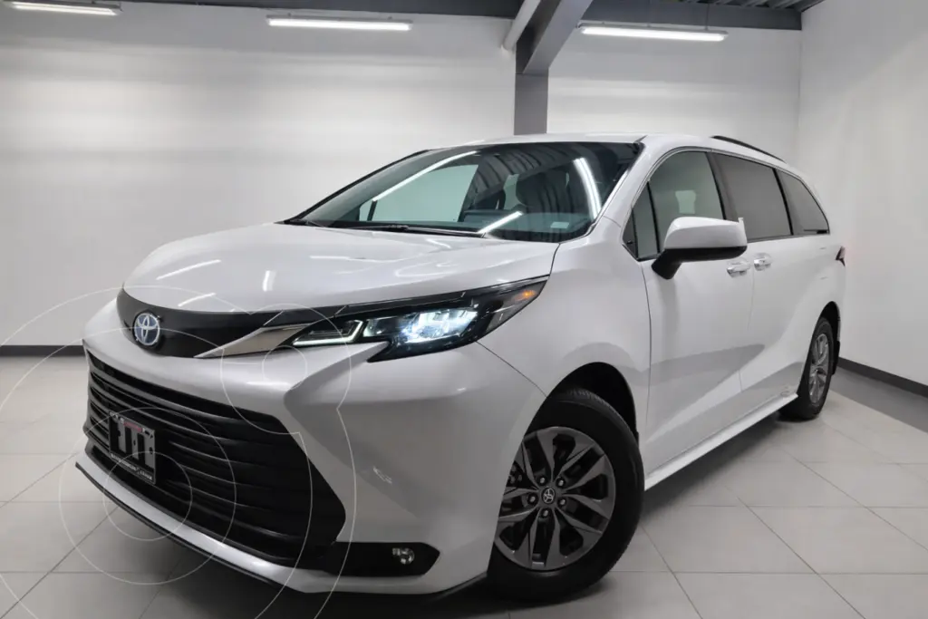 foto Toyota Sienna XLE usado (2025) color Blanco precio $989,990