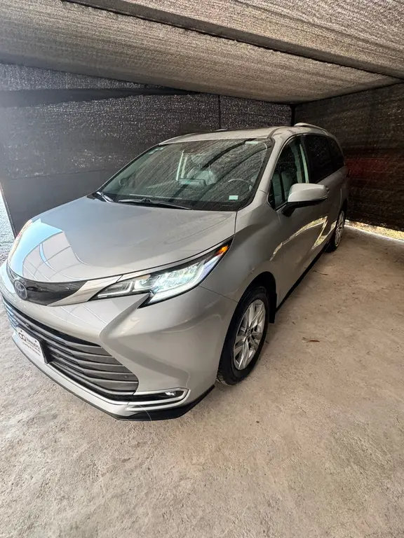 Toyota Sienna Limited 3.5L 2022