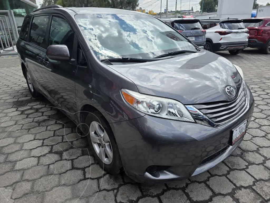 Toyota sienna le 35l (2017)