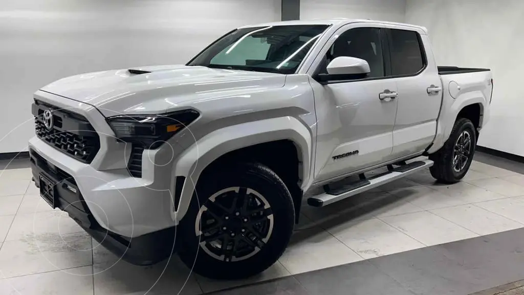 foto Toyota Tacoma HEV TRD PRO usado (2025) color Blanco precio $864,120
