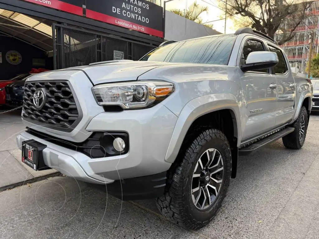 foto Toyota Tacoma Sport 4x4 usado (2022) color Plata precio $719,900