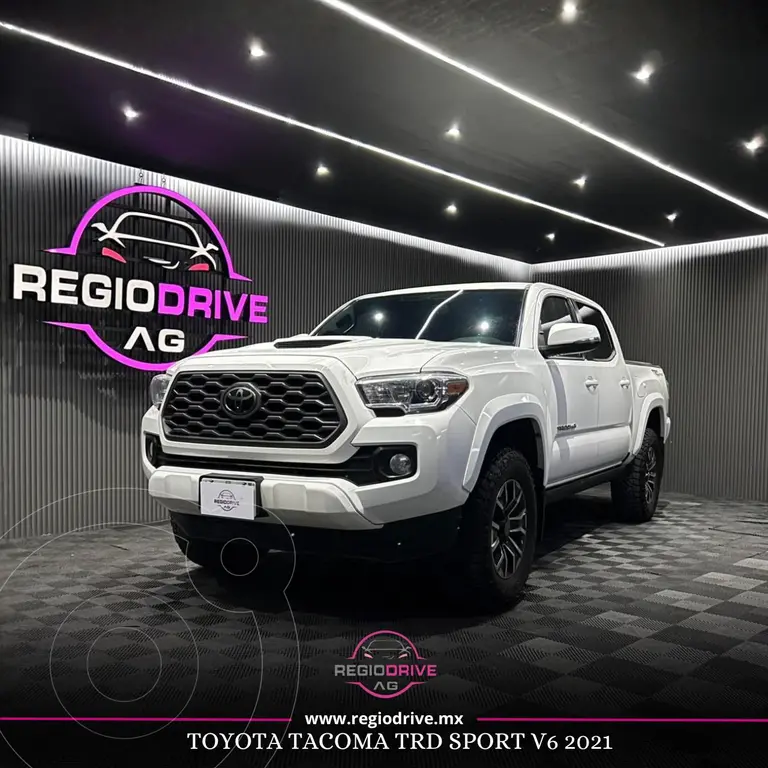 foto Toyota Tacoma TRD Sport usado (2021) color Blanco precio $629,900