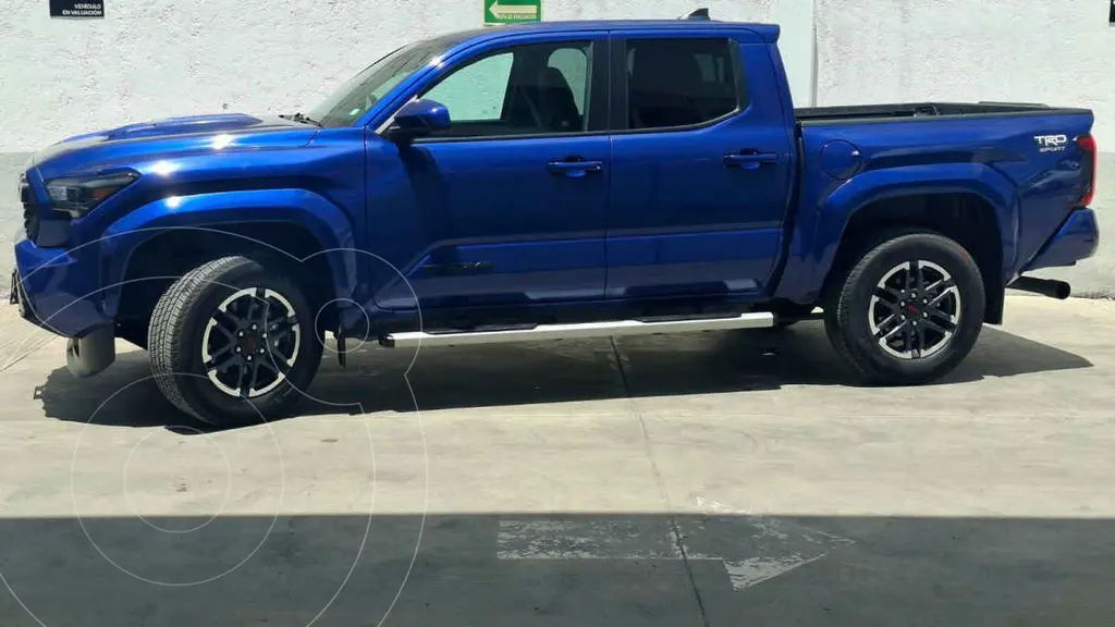 foto Toyota Tacoma TRD Sport 4x2 usado (2025) color Azul precio $855,620