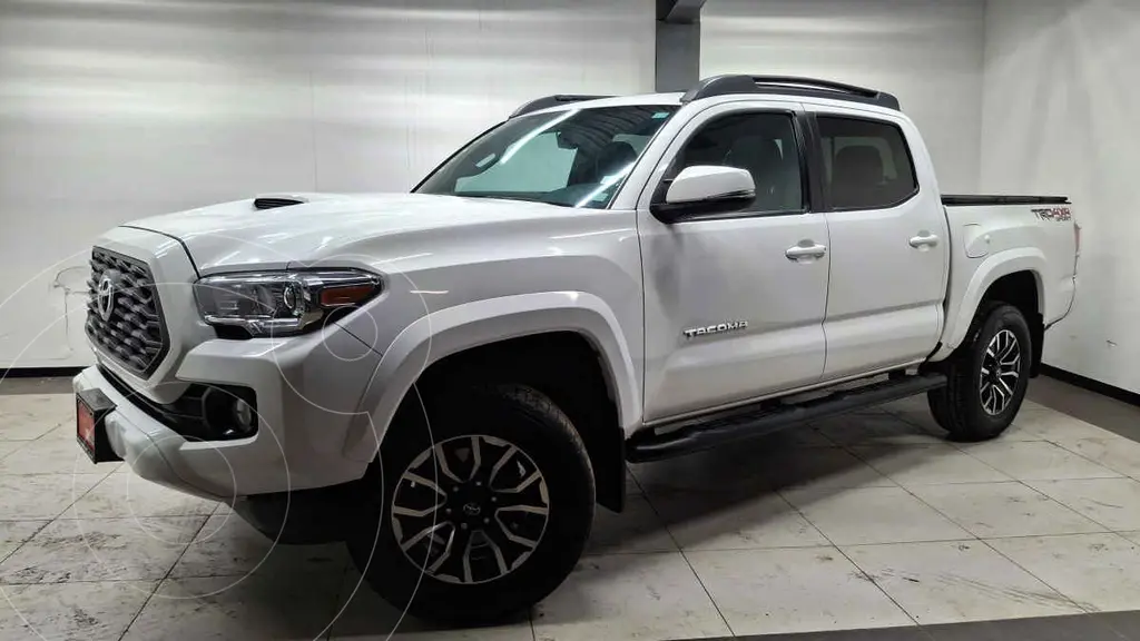 foto Toyota Tacoma Edición Especial 4x4 usado (2023) color Negro precio $790,000