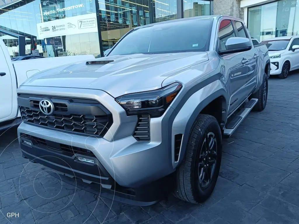 foto Toyota Tacoma TRD Sport 4x4 usado (2025) color plateado precio $908,000
