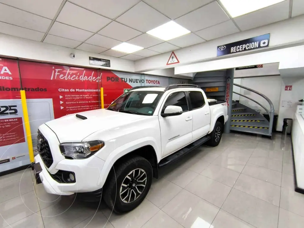 foto Toyota Tacoma Edición Especial 4x4 financiado en mensualidades enganche $163,922 mensualidades desde $16,171