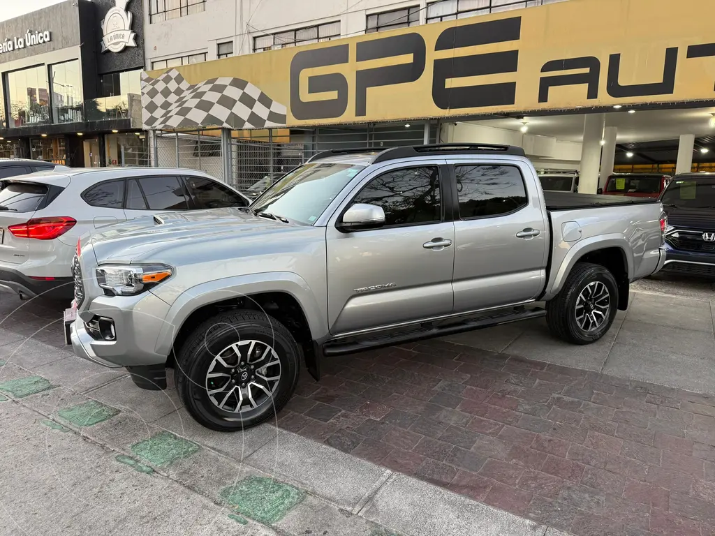 foto Toyota Tacoma Edición Especial 4x4 usado (2022) color Plata precio $698,000