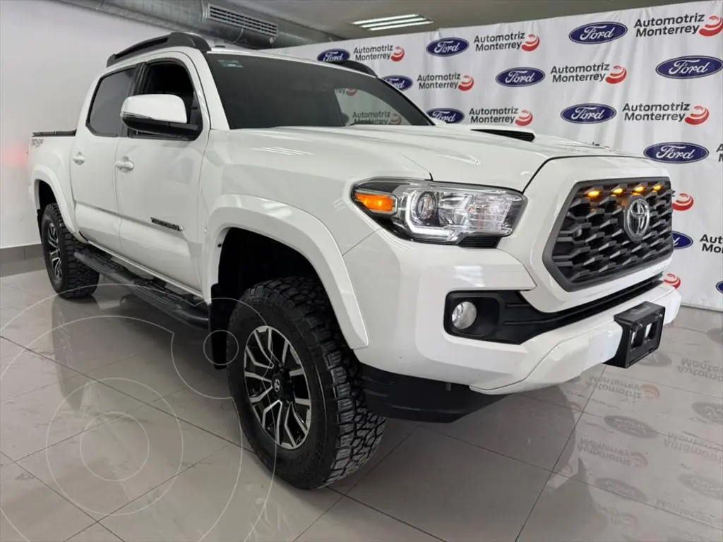 foto Toyota Tacoma Edición Especial 4x4 usado (2023) color Blanco precio $750,000