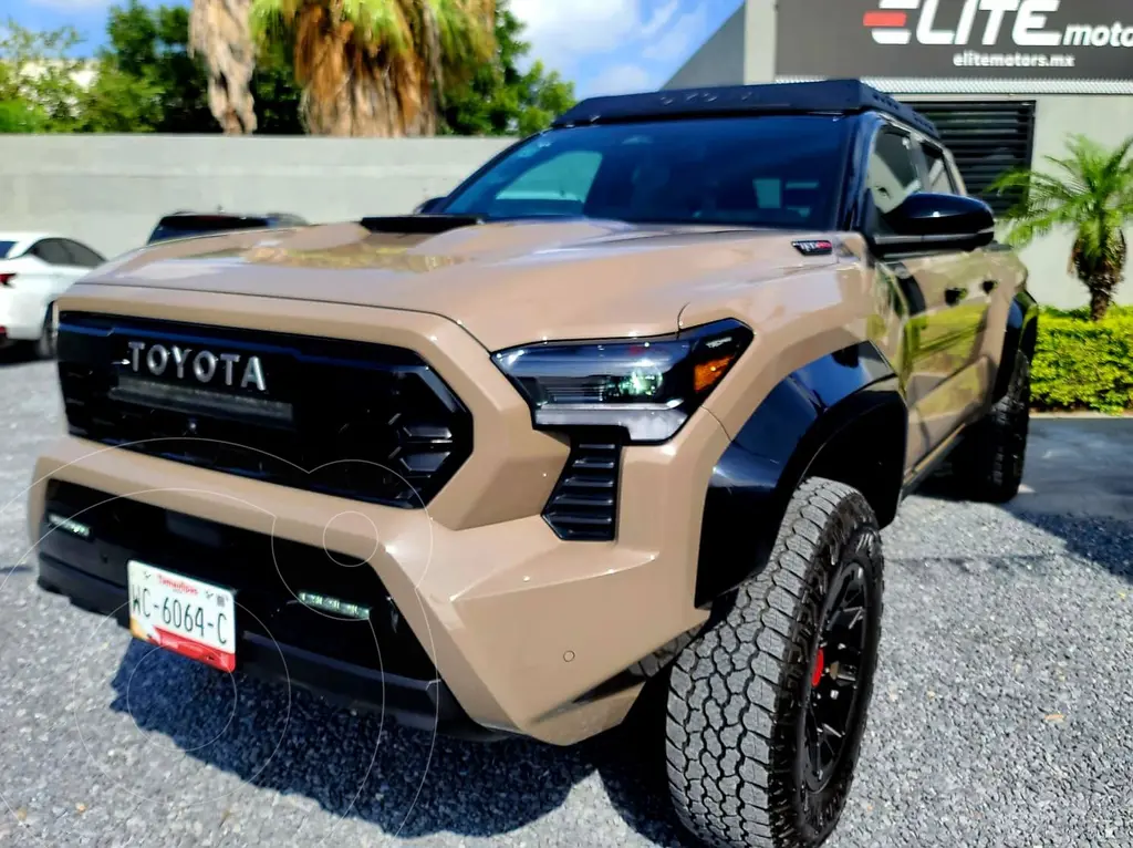 foto Toyota Tacoma TRD Sport 4x4 usado (2025) color Marrón precio $1,449,900
