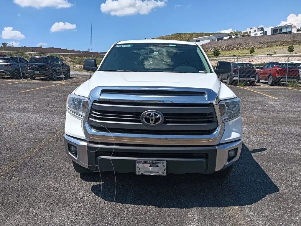 foto Toyota Tundra 5.7L SR5 4x2 usado (2015) color Blanco precio $385,000