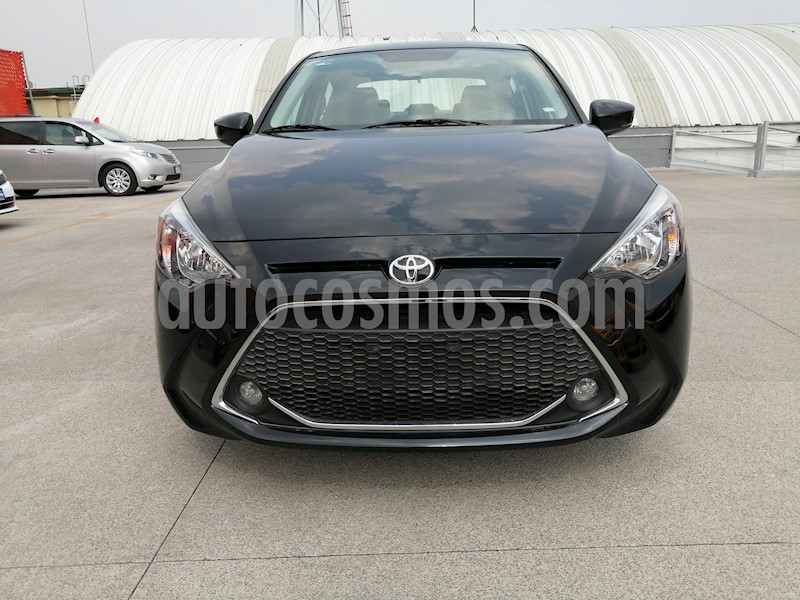 foto Toyota Yaris R XLE Aut usado (2020) color Negro precio $289,000