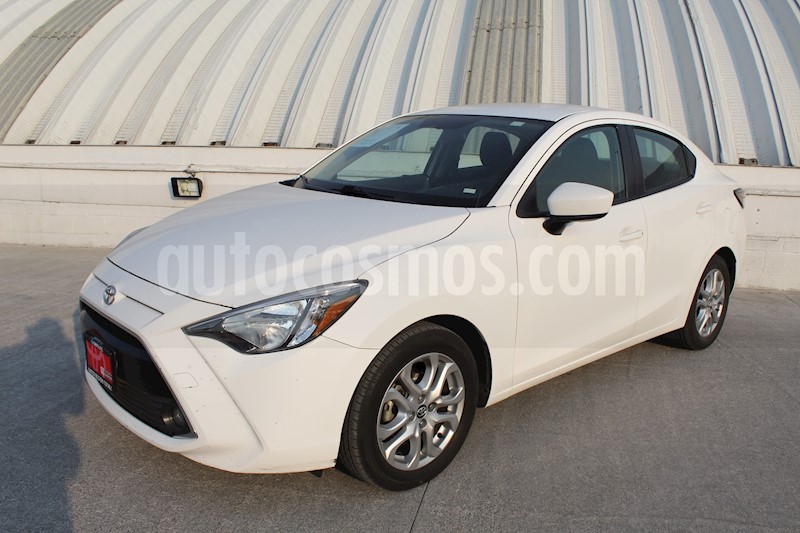 foto Toyota Yaris R XLE Aut usado