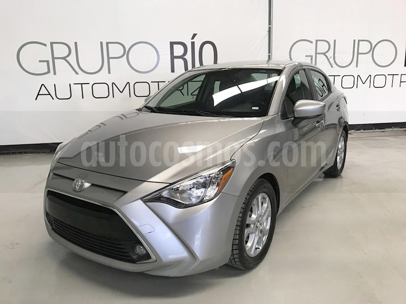foto Toyota Yaris R XLE Aut usado