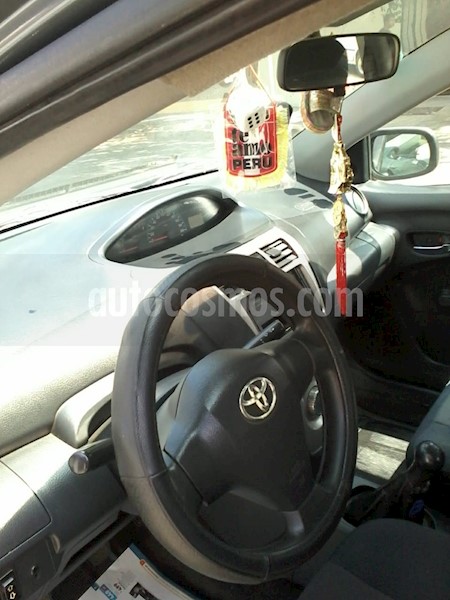 foto Toyota Yaris Sedan 1.3 GLi usado