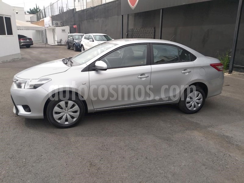 foto Toyota Yaris Sedan Core Aut usado
