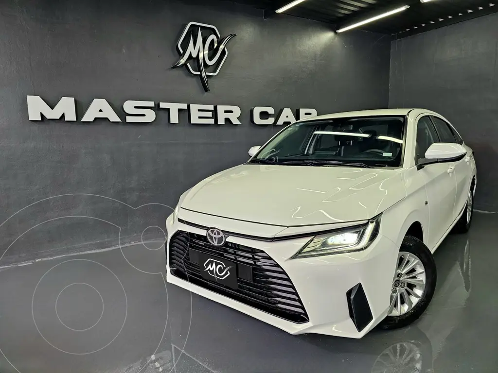 Toyota Yaris Sedán Base Aut 2023
