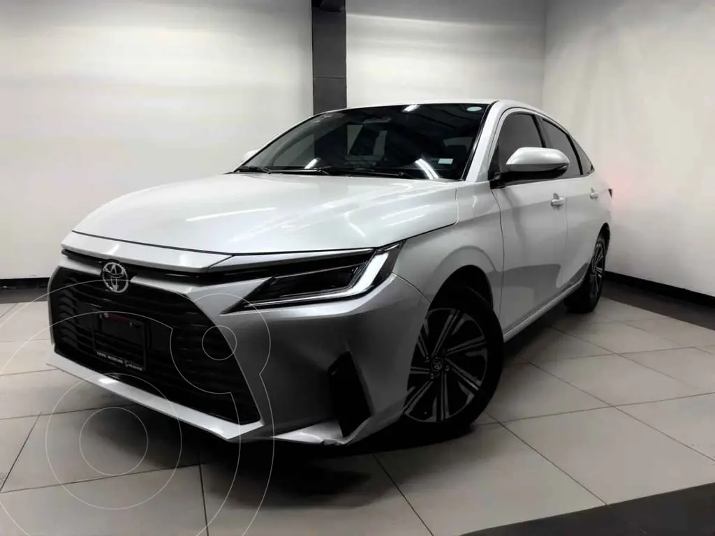 Toyota Yaris Sedán S Aut Hi 2024