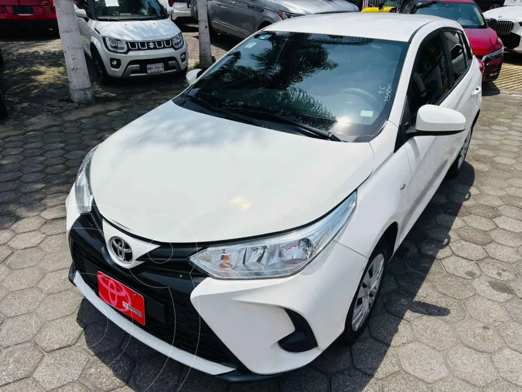 Toyota Yaris Sedán Core Aut 2022