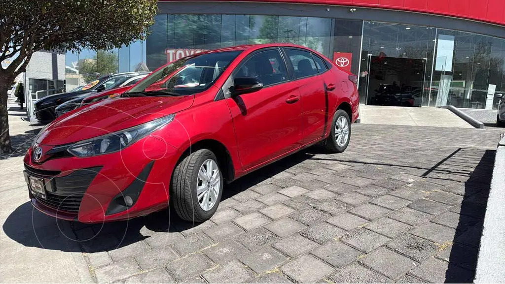 foto Toyota Yaris Sedán S usado (2020) color Rojo precio $269,000