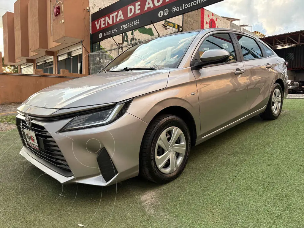Toyota Yaris Sedán Base 2023