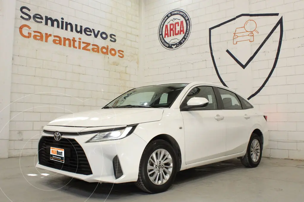Toyota Yaris Sedán Base Aut 2023