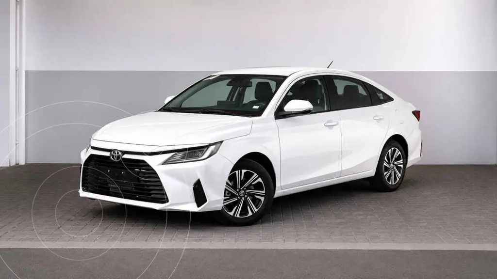 Toyota Yaris Sedán S Aut Hi 2024