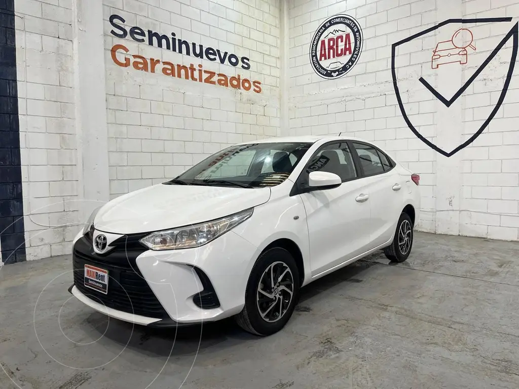 Toyota yaris-sedan base aut (2023)