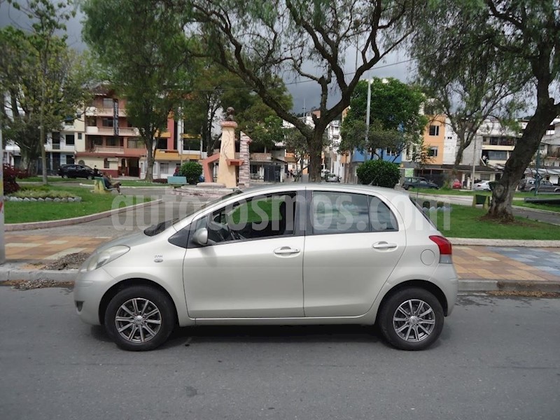 foto Toyota Yaris 1.3 usado