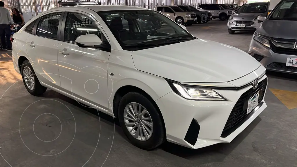 foto Toyota Yaris Base Aut usado (2023) color Blanco precio $339,000