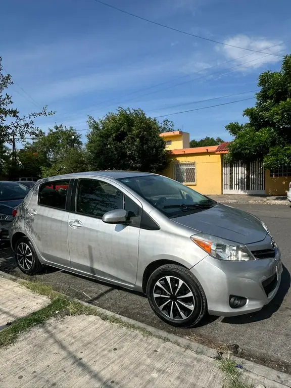 Toyota Yaris 5P 1.5L Core 2014