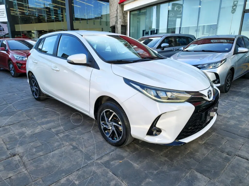 foto Toyota Yaris S Aut usado (2022) color Blanco precio $303,000