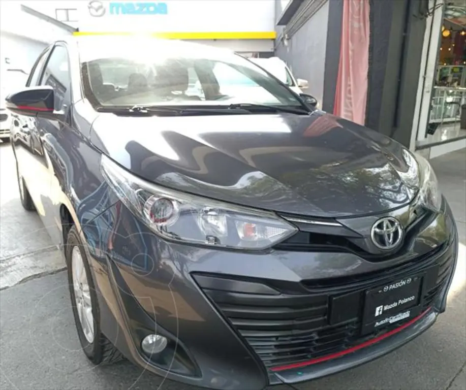 foto Toyota Yaris 5P 1.5L S Aut usado (2020) color Gris precio $240,000
