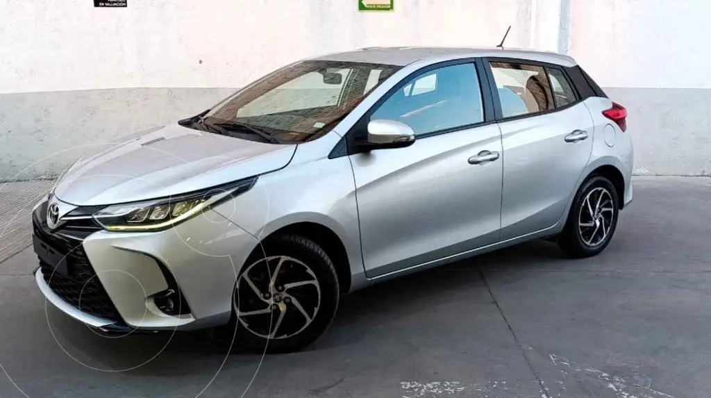 foto Toyota Yaris 5P 1.5L S Aut usado (2021) color Plata precio $283,000