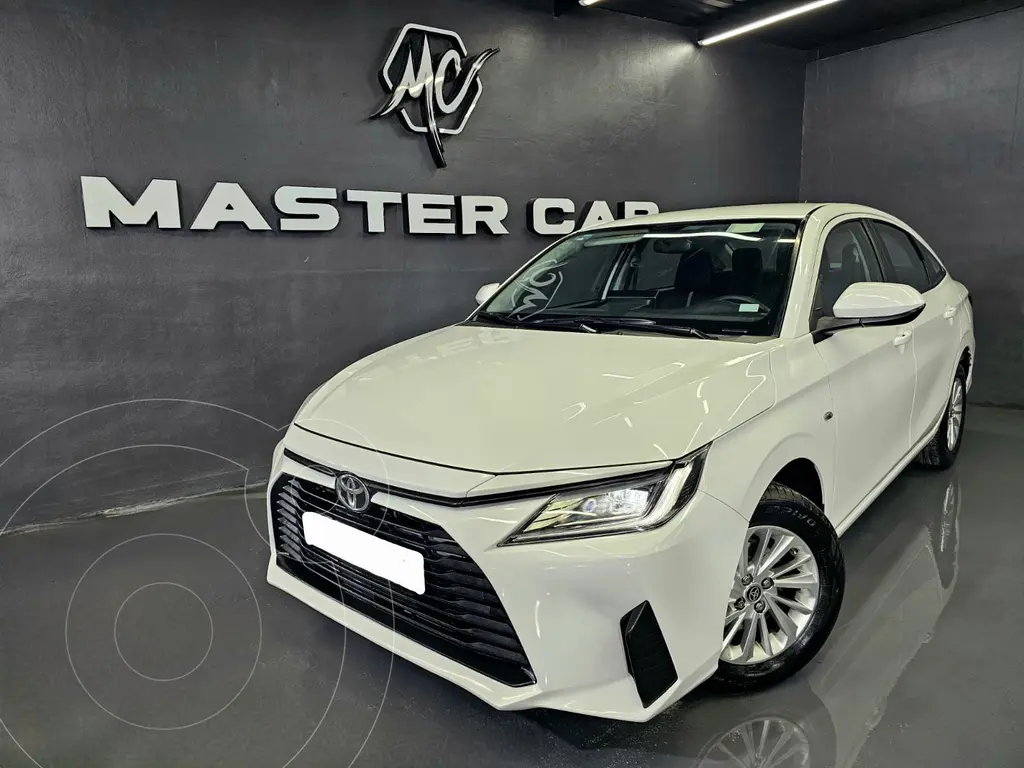 Toyota Yaris Base Aut usado (2024) color Blanco precio $319,000