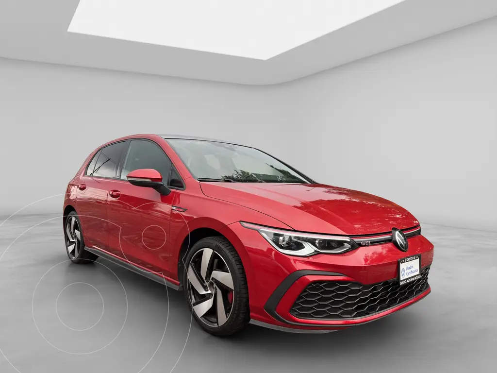 foto Volkswagen Golf Highline DSG usado (2024) color Rojo precio $699,900