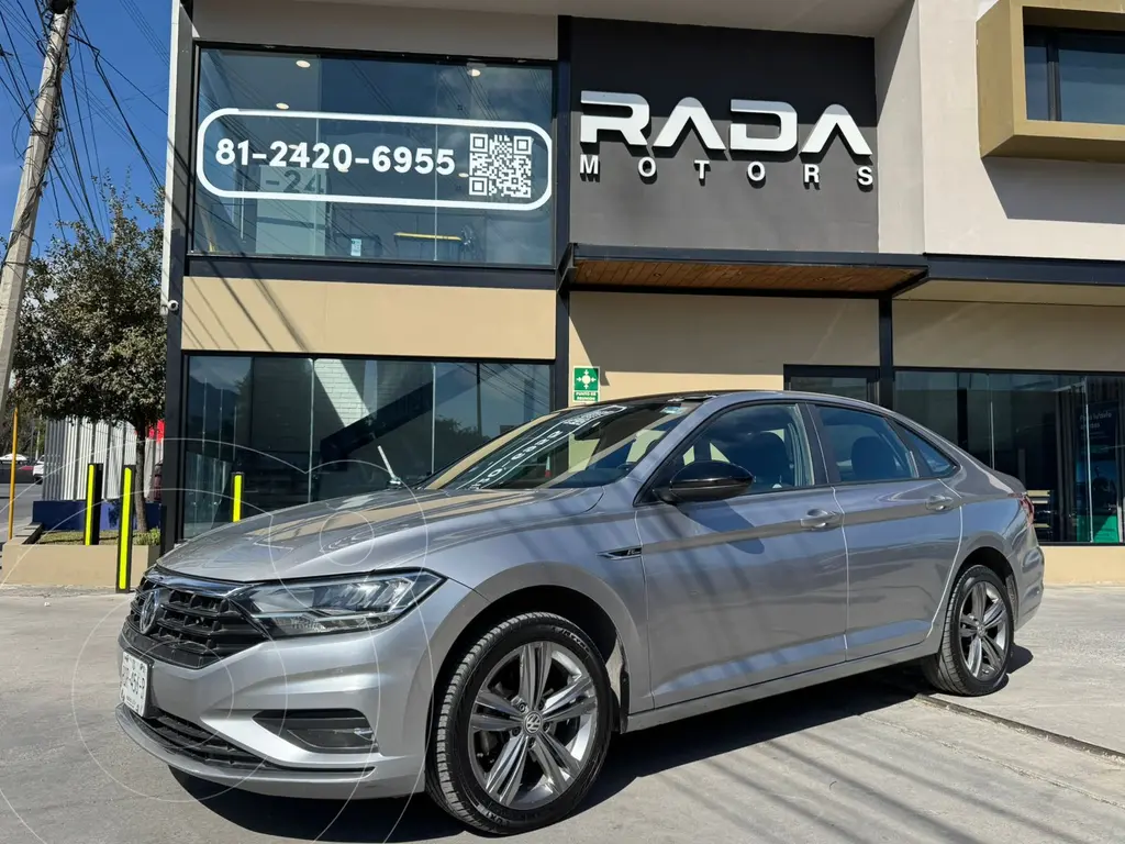 foto Volkswagen Jetta R-Line usado (2019) color plateado precio $280,000