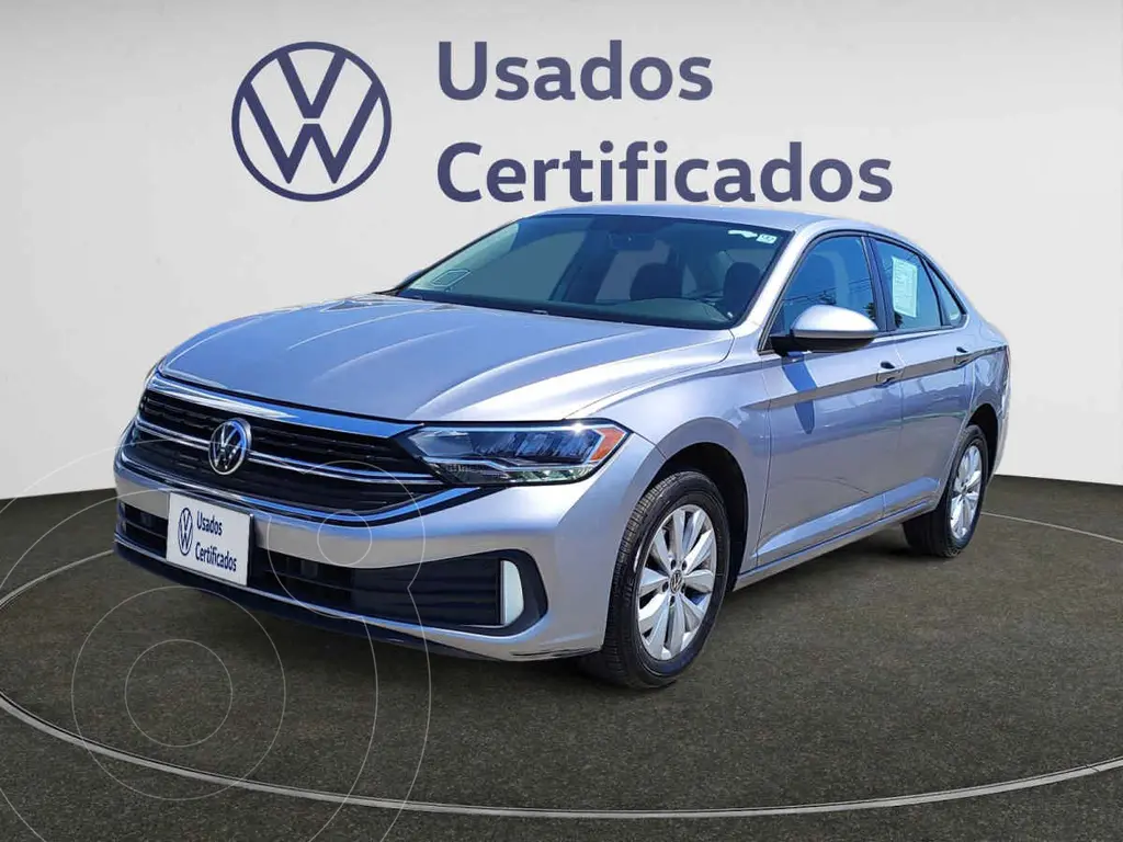 foto Volkswagen Jetta Comfortline usado (2024) color Plata precio $340,000